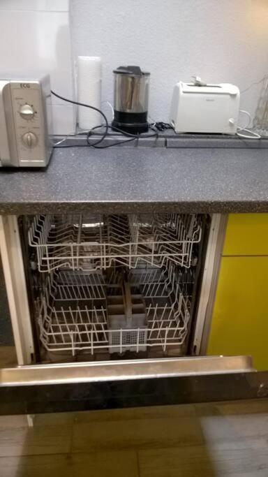Toll Apartment Mit Privatem Eingang Free Parking Slbst Check-In Netflix 30 Zone Ruhig Дуйсбург Экстерьер фото